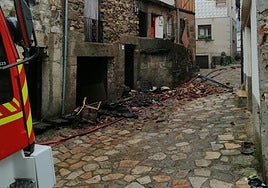 Un incendio afecta a cuatro viviendas del casco urbano en Villanueva del Conde (Salamanca)