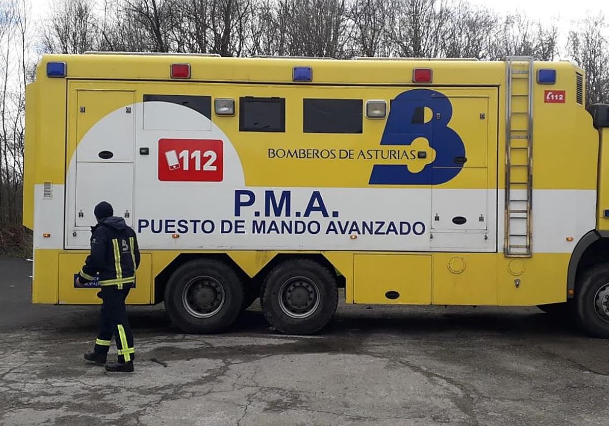 El fuego ha obligado a desalojar a en torno a medio centenar de vecinos