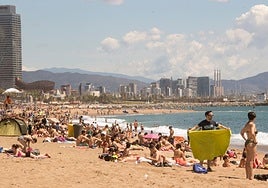 El medio británico The Sun alerta a los extranjeros de lo que está pasando en San Sebastián: «La mejor ciudad costera del país prohíbe...»