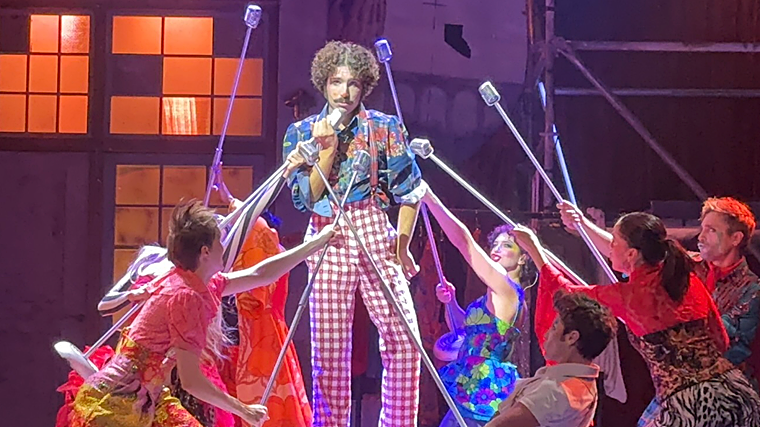 Los intérpretes representan uno de los números musicales de 'Godspell'