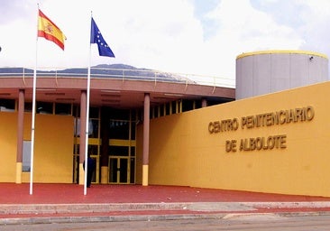 Fachada principal del centro penitenciario de Allbolote