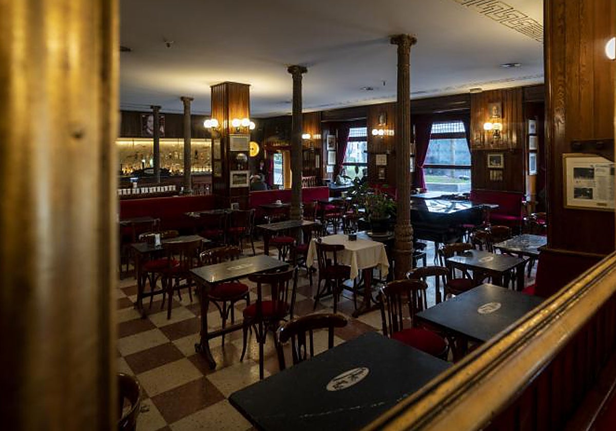 Interior del, ahora cerrado, Gran Café Gijón