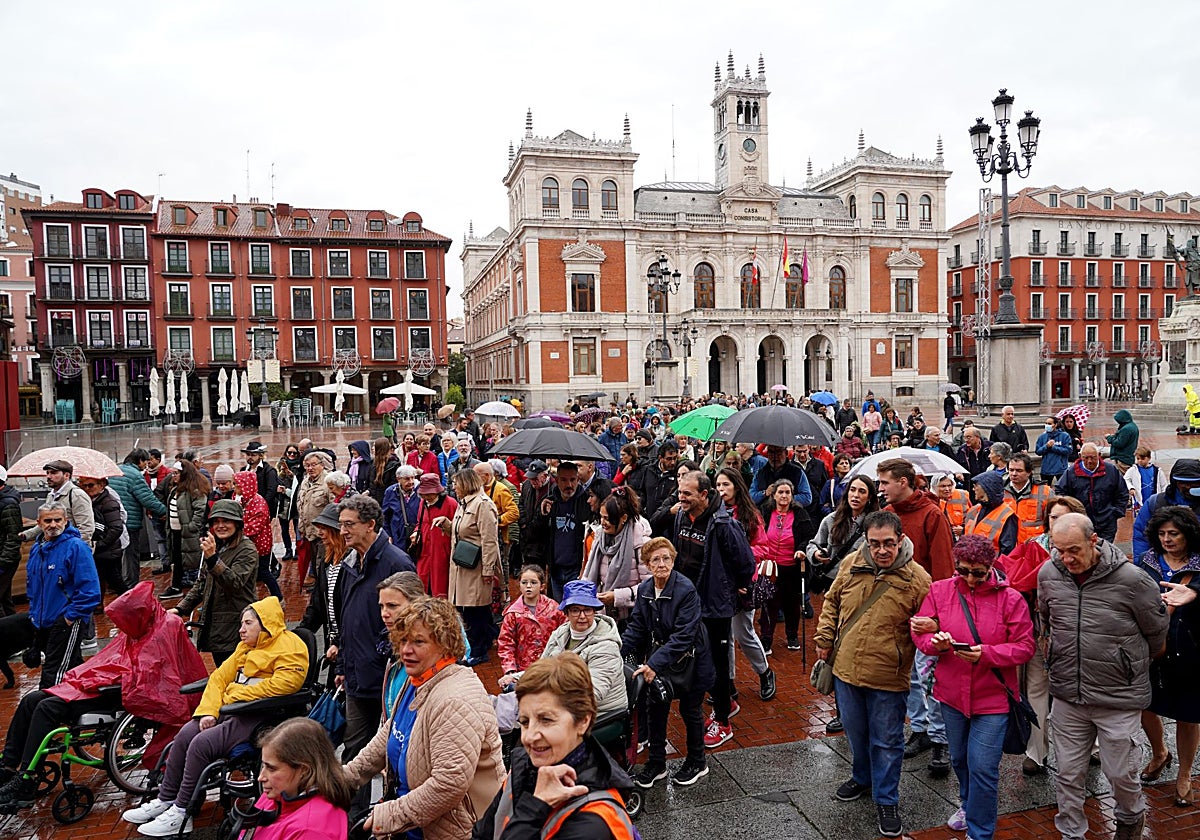 Cermi CyL celebra su 25 aniversario con una marcha bajo la lluvia