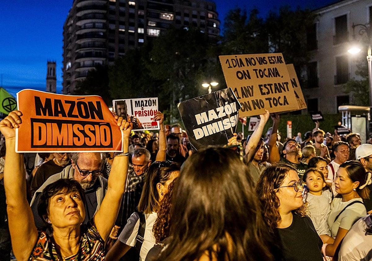 Imagen de la manifestación para pedir la dimisión de Carlos Mazón por su gestión de la dana en Valencia
