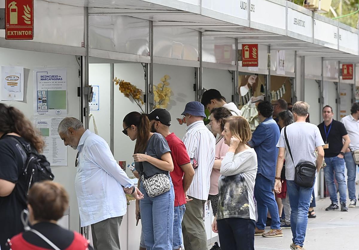 Casetas durante el último día de la Feria del Libro de Córdoba