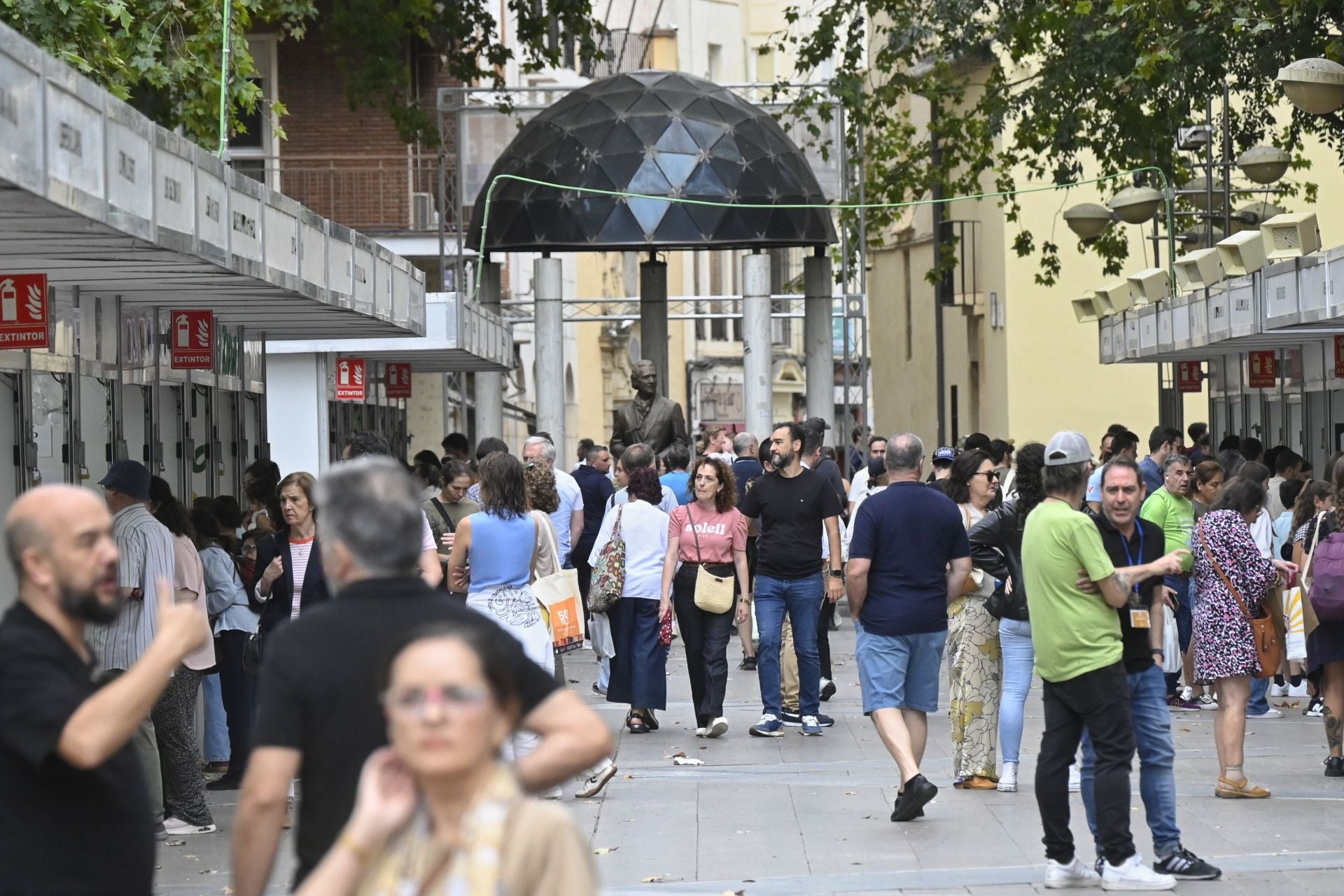El animado ambiente durante el último día de la Feria del Libro de Córdoba, en imágenes