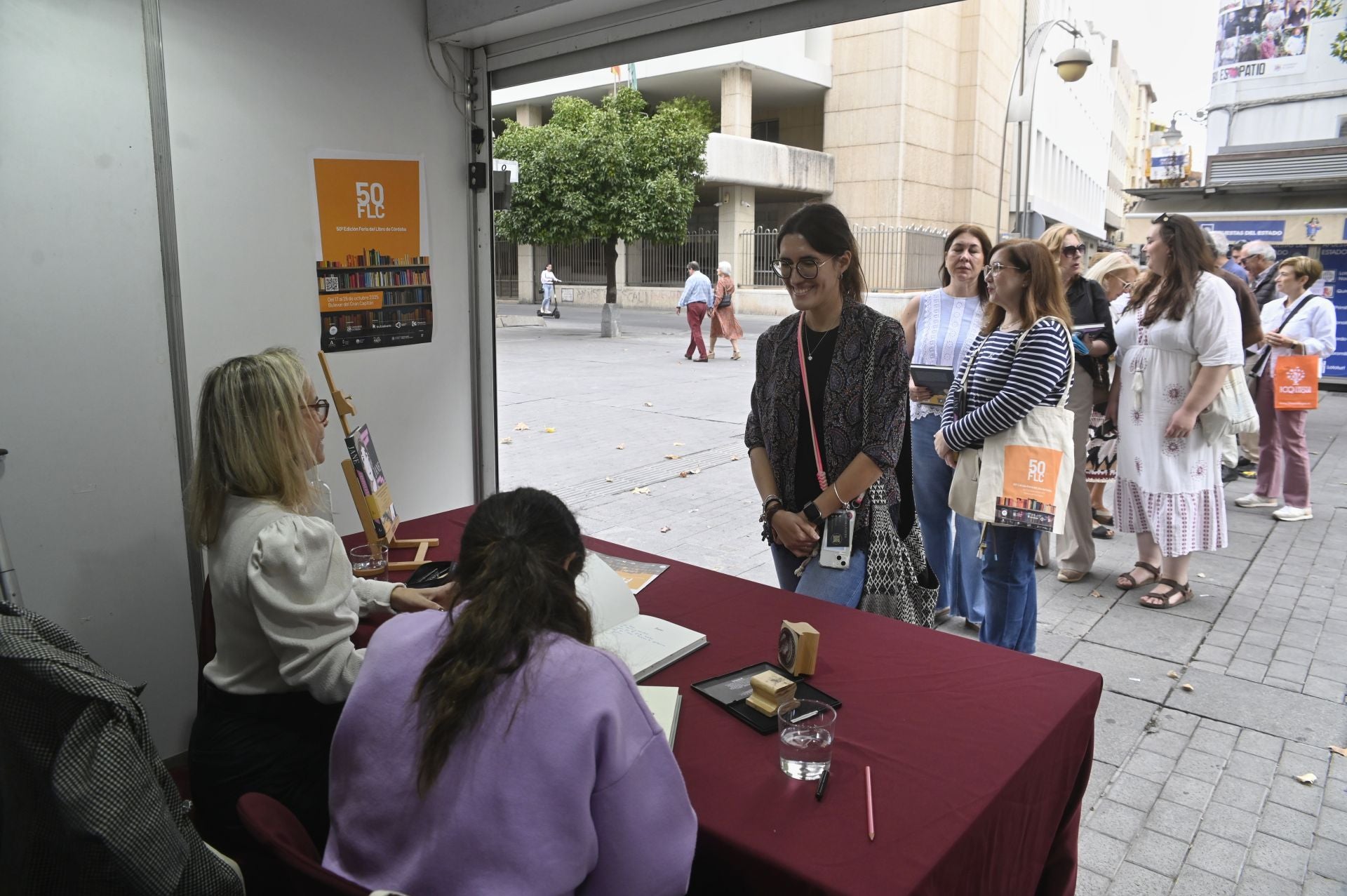 El animado ambiente durante el último día de la Feria del Libro de Córdoba, en imágenes
