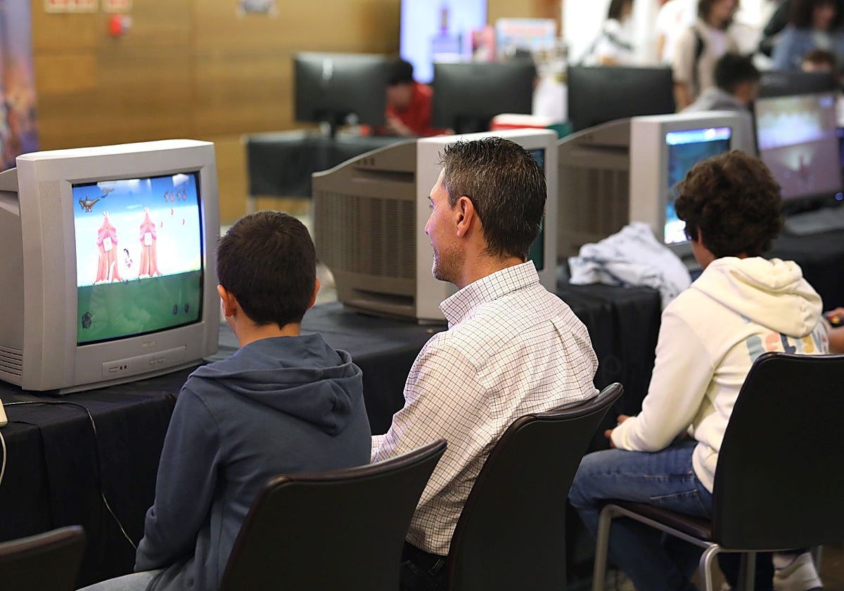 Padres e hijos disfrutaron de juegos antiguos y actuales