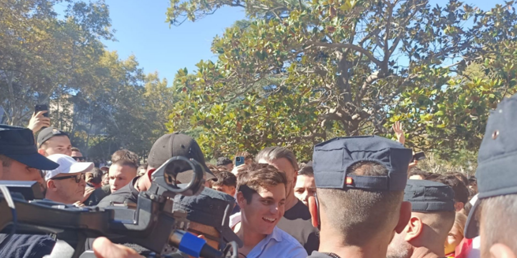 La Policía Nacional evita altercados en una concentración no autorizada de Vito Quiles en la Universidad de Valencia