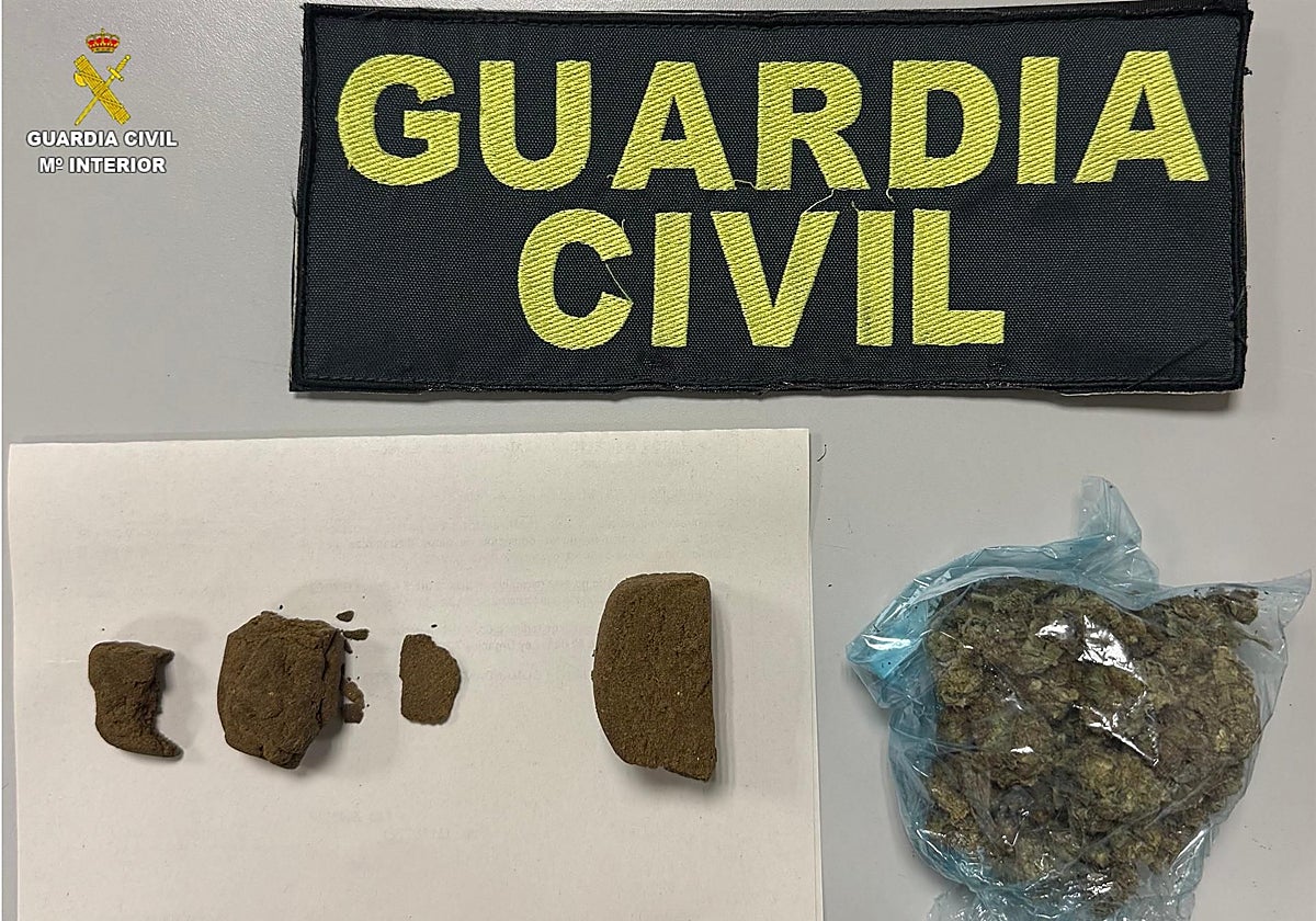 Los agentes incautaron unos 40 gramos de hachís y 12 gramos de marihuana