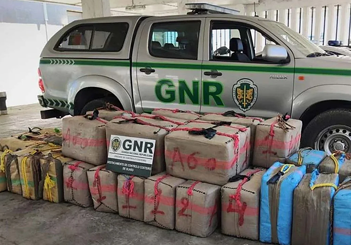 Foto de archivo de una incautación de hachís de la GNR en el Guadiana