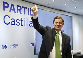 Mañueco activa a los cargos locales de cara al 15M y pide «no bajar la guardia»