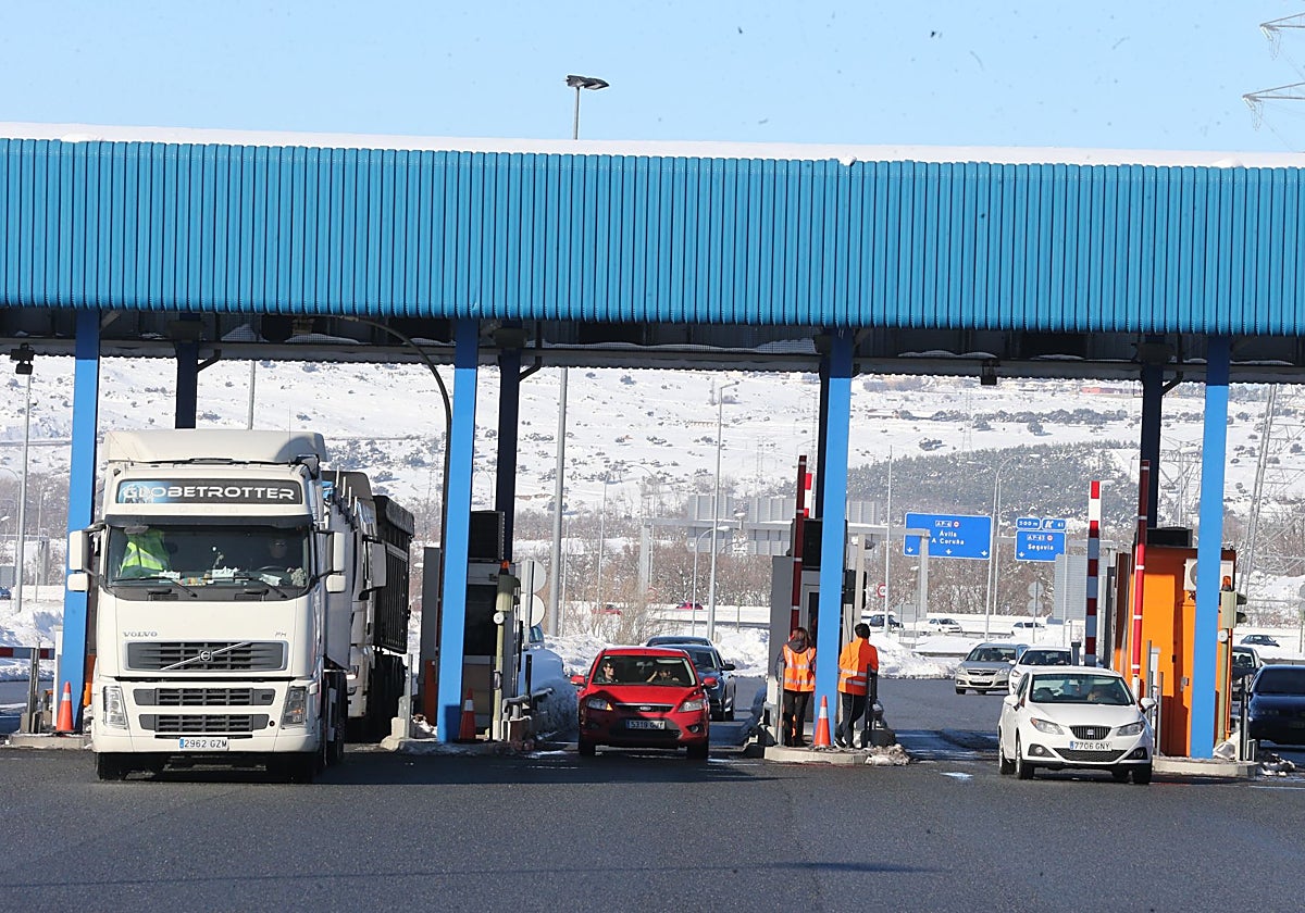 Peaje de la AP-6 a la altura de El Espinar (Segovia)