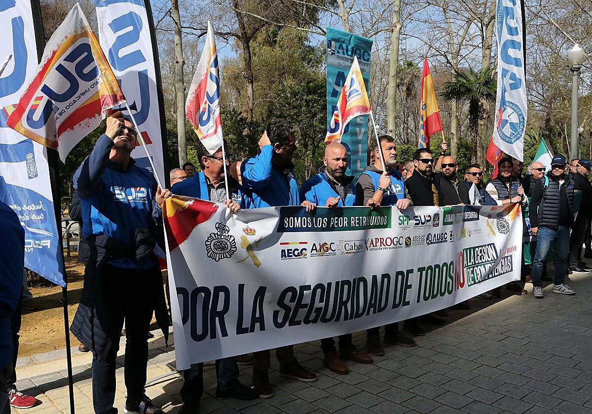 Concentración convocada por la Asociación Unificada de Guardias Civiles AUGC, para exigir la declaración de Andalucía como zona de especial singularidad