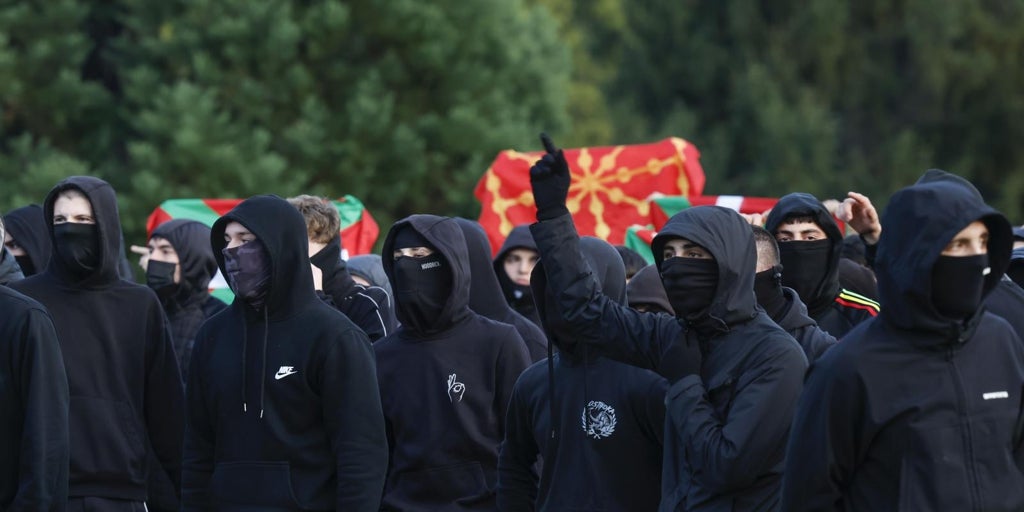 Cargas policiales y al menos dos detenidos en el acto de Vito Quiles en la Universidad de Navarra