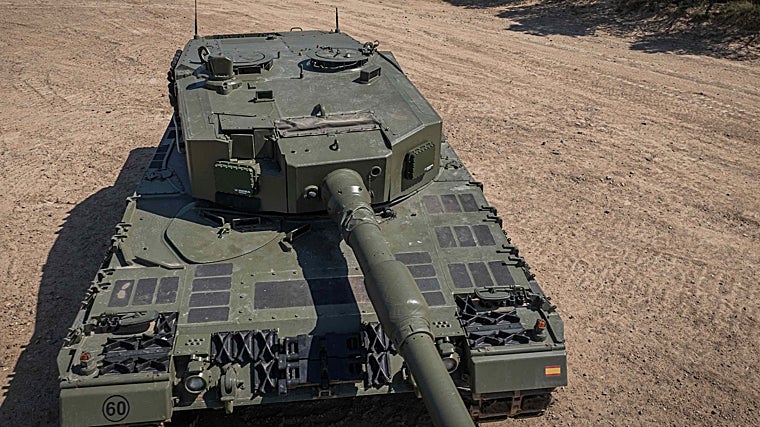 Los radares Nemus colocados en el frontar de un carro de combate Leopard