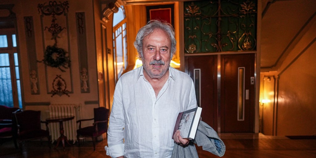 Julio Llamazares: «La literatura sirve para rellenar los agujeros negros de la memoria»