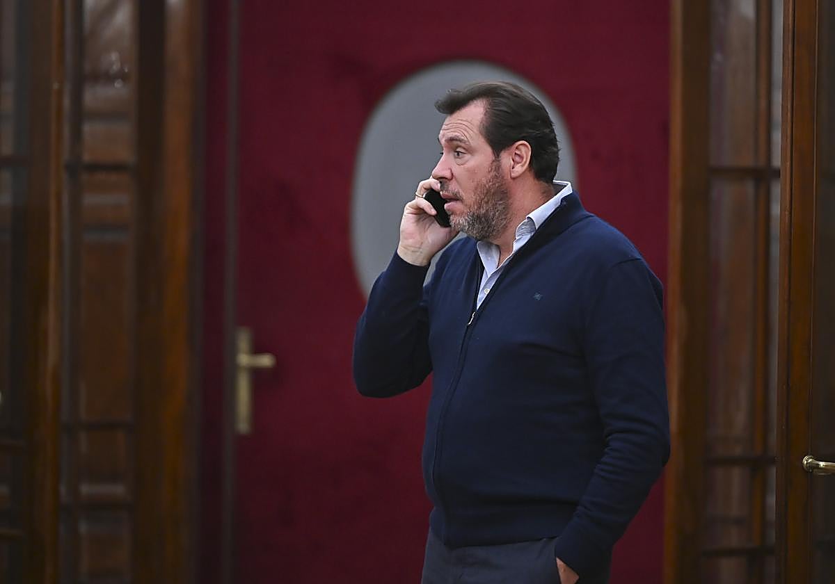 El PP y Puente se enfangan en las redes: los populares comparan al ministro con un simio después de que éste criticara el físico de Feijóo