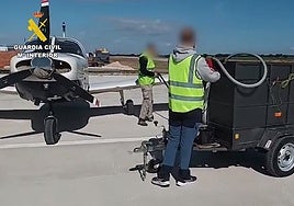 La Guardia Civil detiene a tres personas por irregularidades en una empresa de saltos en paracaídas de Casas de los Pinos (Cuenca)