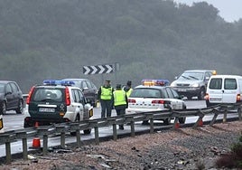 Un muerto y dos heridos en una colisión entre dos turismo en la N-432 en Espiel