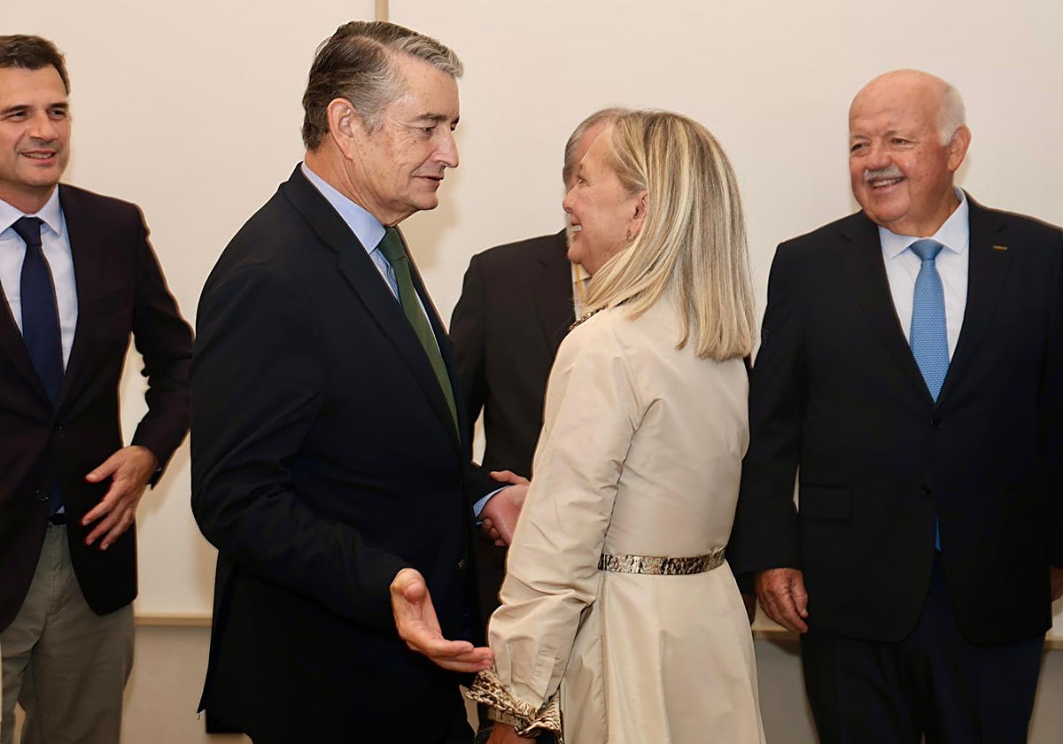 Antonio Sanz con la nueva directiva del Colegio de Médicos de Cádiz