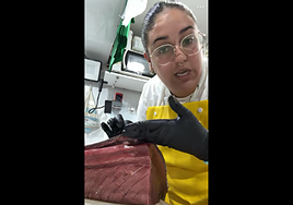 Una pescadera explica por qué el atún de la pescadería lo venden sin piel: «No hay quien lo corte»