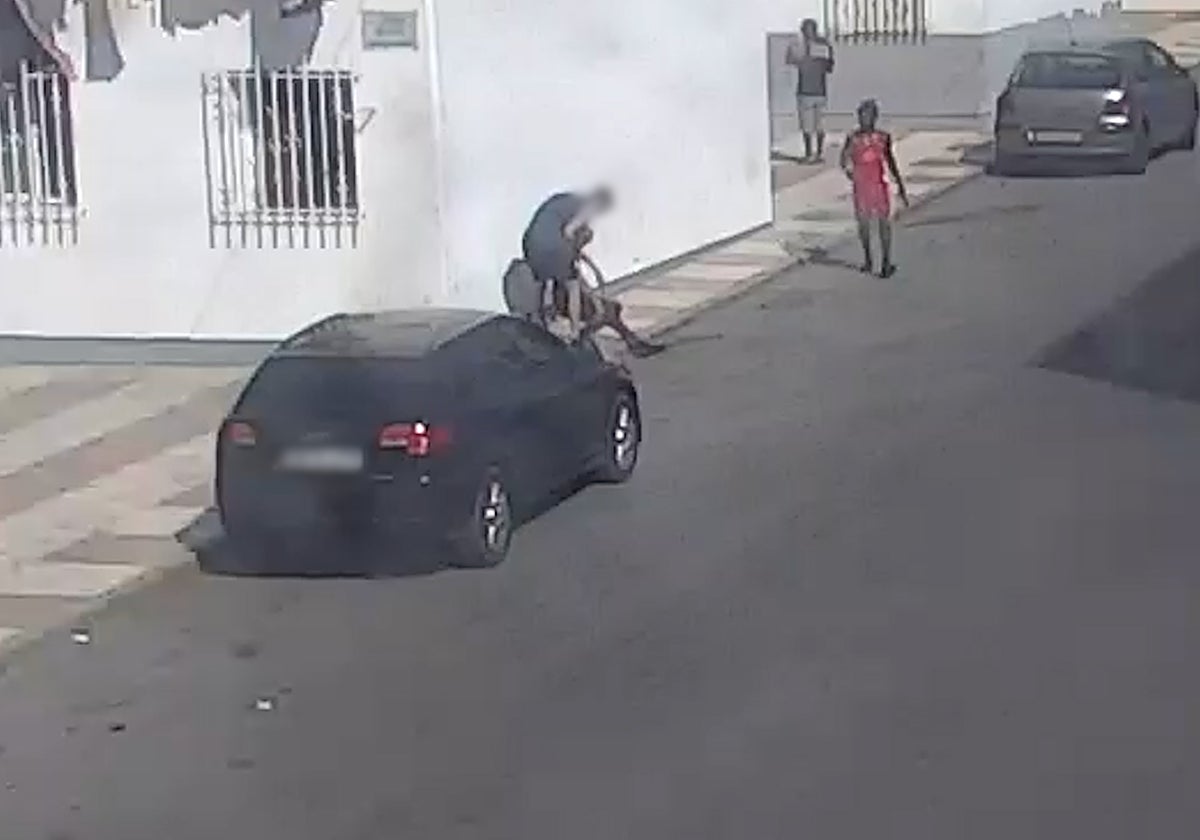 Un hombre abandonó en la calle el cadáver de un drogadicto muerto en un narcopiso de Roquetas de Mar