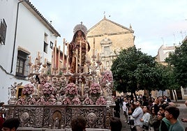 La Virgen del Amparo, la luz al calor de la oración por los difuntos en Córdoba