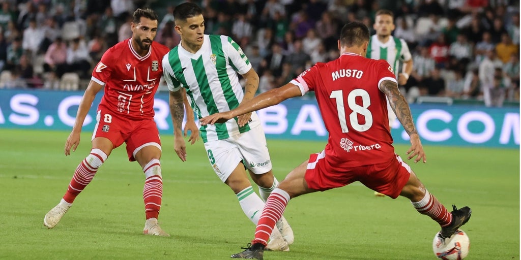Kuki Zalazar (Ceuta), antes del partido ante el Córdoba CF: «Se me abrió aquí una oportunidad y la estoy aprovechando»