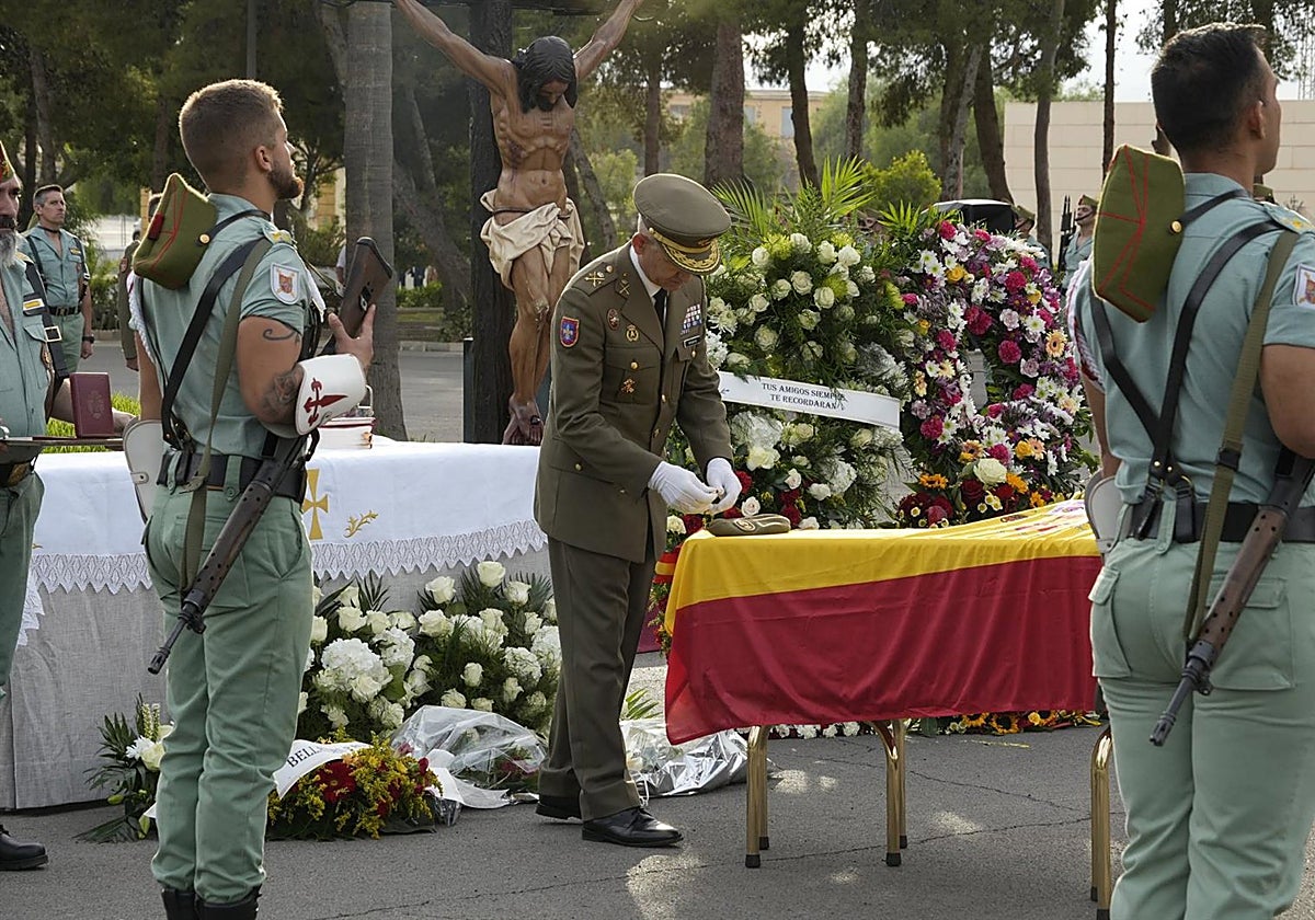 Actos de homenaje durante el funeral del legionario fallecido en Viator durante este sábado