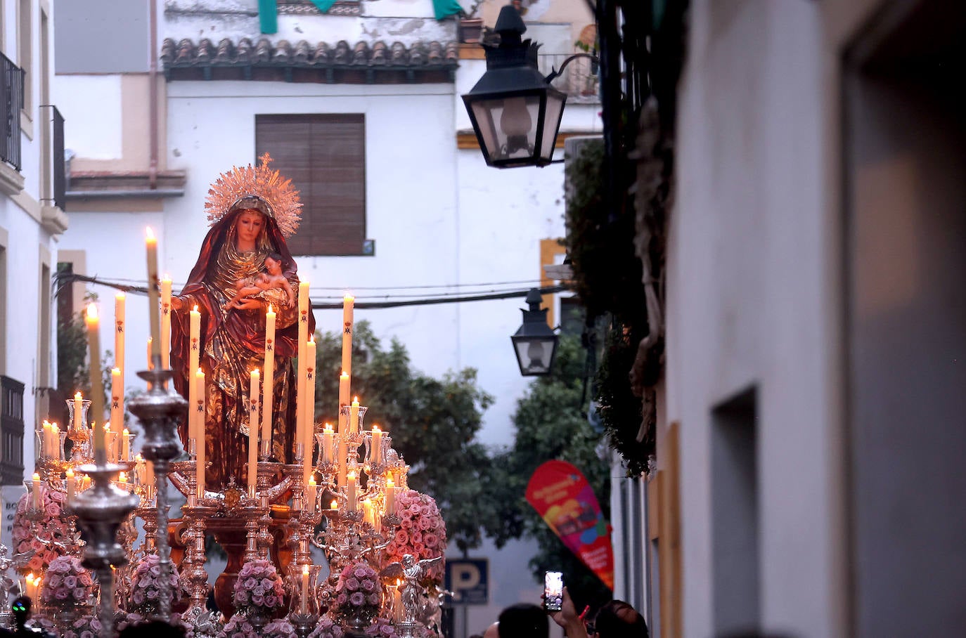 La procesión de la Virgen del Amparo en Córdoba, en imágenes