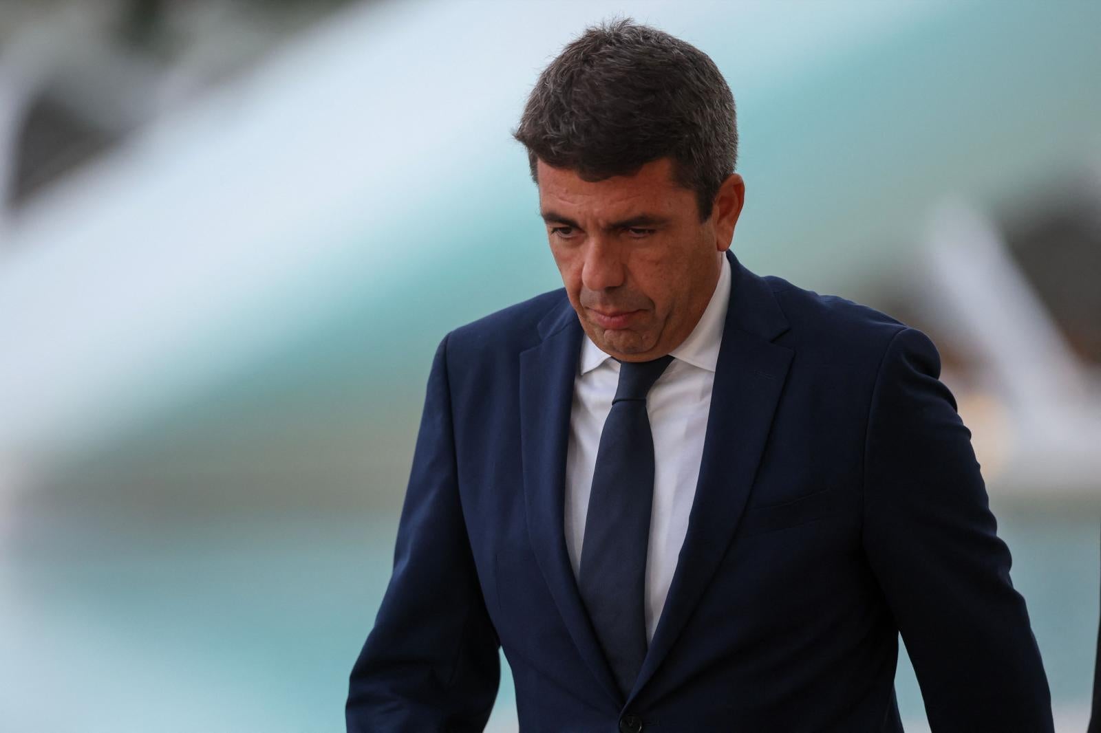 Mazón se recluye en sus horas más críticas mientras el PP entra en convulsión