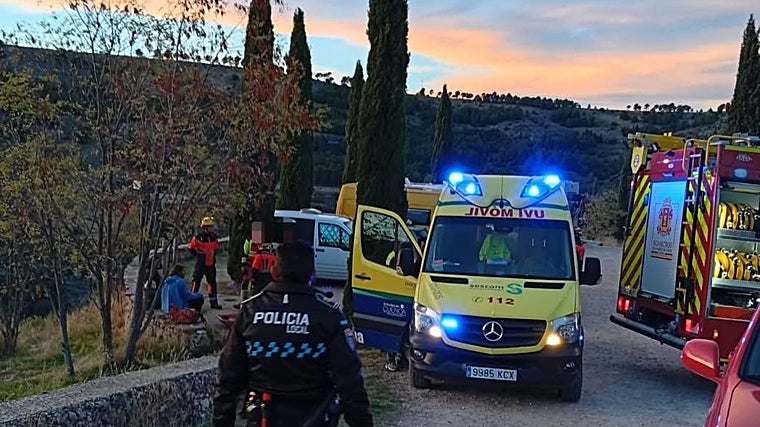Una UVI móvil se encargó del traslado de la mujer accidentada