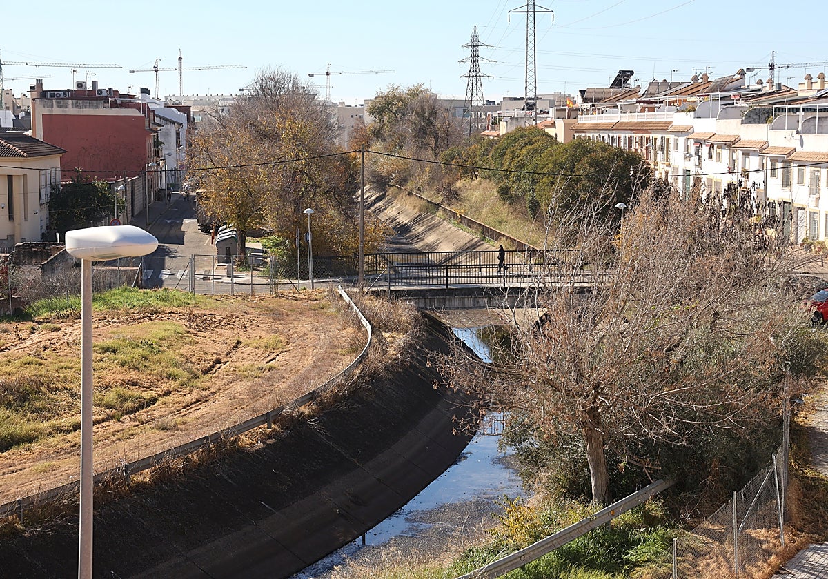 El Canal del Guadalmellato que atraviesa la barriada de San Rafael de la Albaida