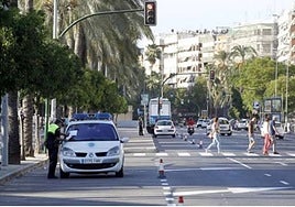 Una mujer herida tras una colisión entre patinete y coche en el Paseo de la Victoria