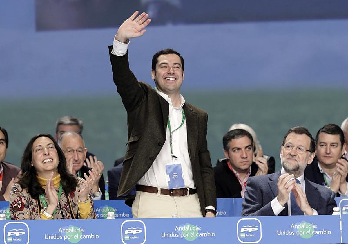 Juanma Moreno, tras su proclamación como presidente del PP andaluz, en presencia de Mariano Rajoy, en el congreso celebrado el 2 de marzo de 2014