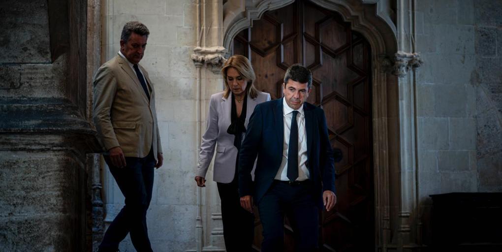 Las 48 horas frenéticas en el PP hasta la dimisión de Mazón: «Nos dijo que se desmoronaba, que no aguantaba más»