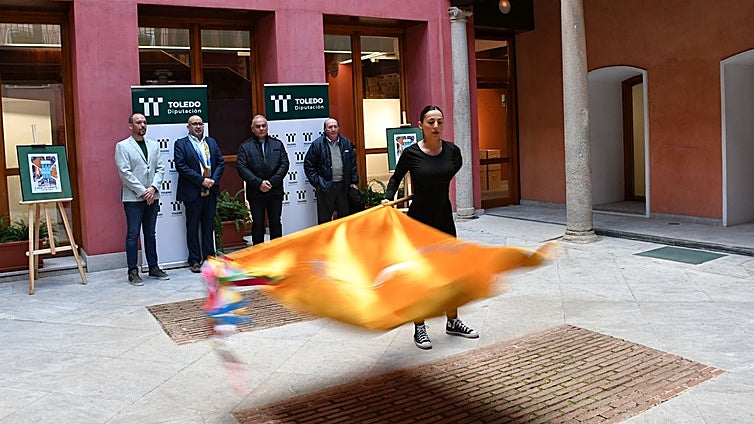Ciruelos acoge el Encuentro de Bailes de la Bandera, una cita que une a diez pueblos de la provincia en torno a una tradición centenaria