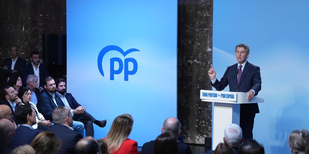 Feijóo y Abascal conversan por teléfono sobre el futuro de la Comunidad Valencia tras la salida de Mazón