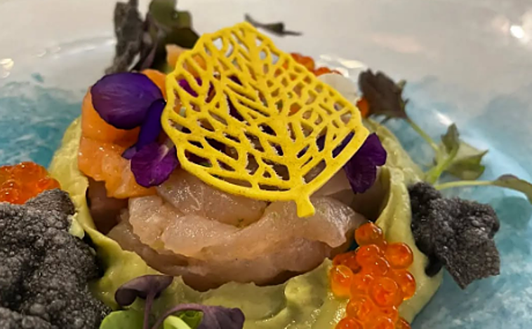 Imagen principal - El restaurante de Cambrils que participa en el programa de Alberto Chicote: dónde está y cuánto cuesta comer en «Macarrilla Restaurant»