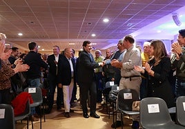 Mañueco arenga a los cargos del PP para frenar el eco de la salida de Mazón