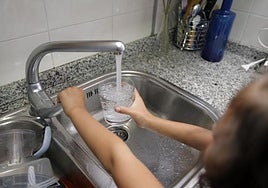 IU tilda de «atraco» las subidas del agua y la basura planteadas por la Diputación de Córdoba