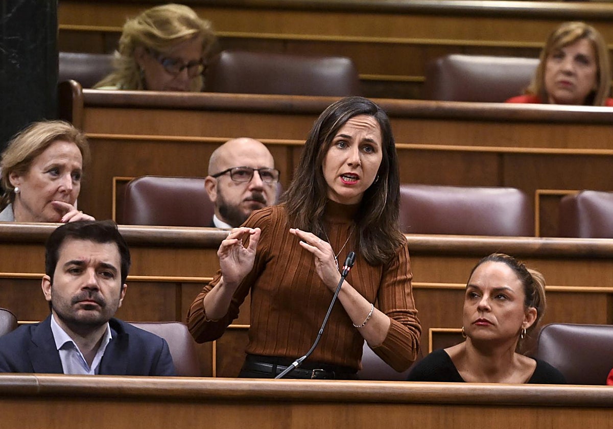 Belarra, secretaria general de Podemos, en su escaño del Congreso
