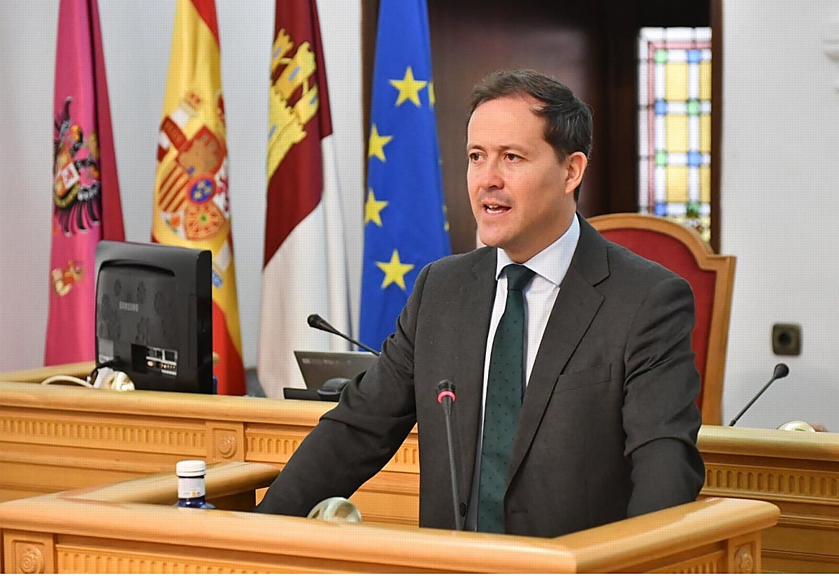 Carlos Velázquez, alcalde de Toledo, durante su intervención en el debate
