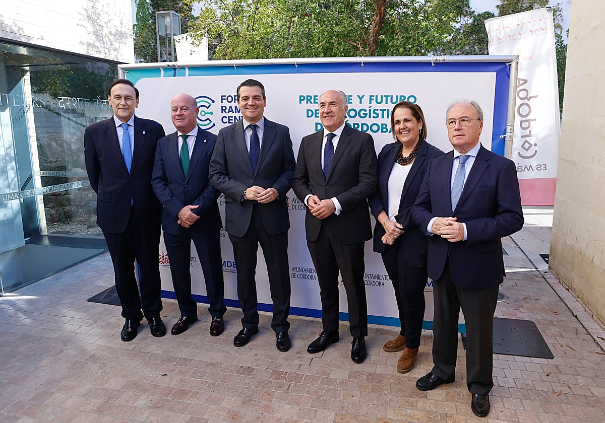El presidente de CECO, Antonio Díaz, a la derecha junto al resto de autoridades este martes en Córdoba