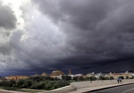 Vista de Córdoba bajo la amenaza de tormenta