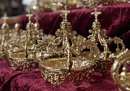 Orfebrería Santos concluye las 44 coronas de las tulipas del paso de las Tristezas de Córdoba