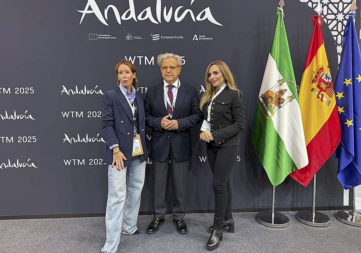 Marián Aguilar, Salvador Fuentes y Narci Ruiz, en la World Travel Market de Londres