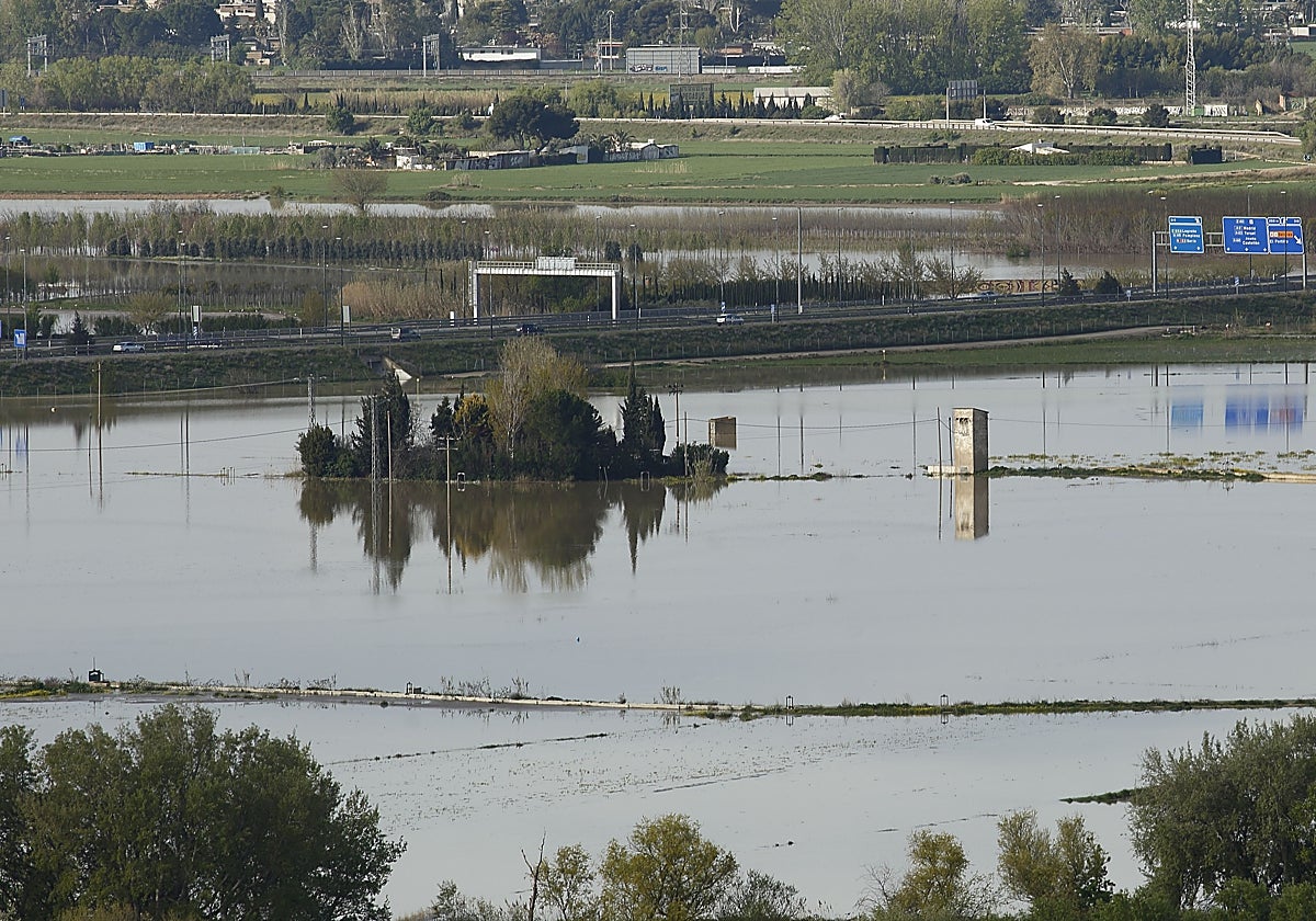 El Ebro podría sufrir esta noche una importante crecida por abundantes lluvias