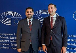 Núñez traslada al comisario de Agricultura que no permitirá «ni un solo recorte» en la PAC